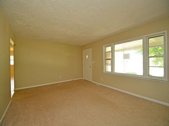 4th image of 301 E Roger Dr