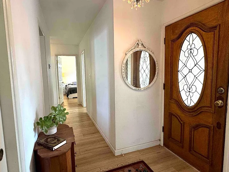 406 Crestview Dr — Photo 6