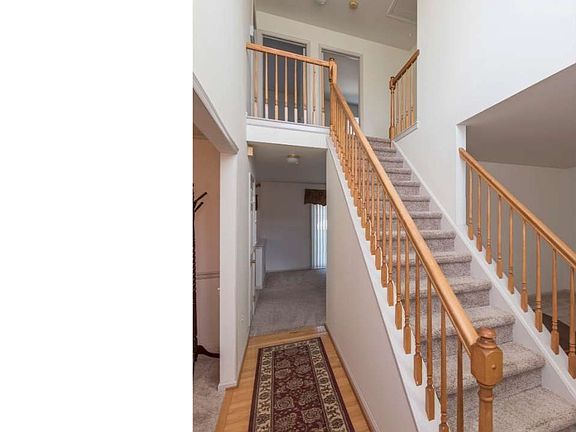 2nd image of 2 Pin Oaks Dr