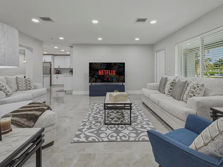 632 Las Palmas Park — Photo 12