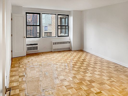 1st image of 150 E 18th St #8FG