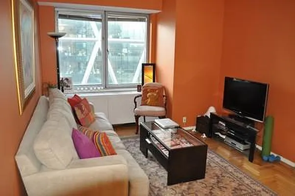 Rented by Maxwell Jacobs | media 45