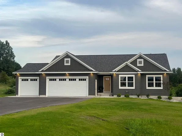 11964 E Shaker Trl, Suttons Bay, MI 49682