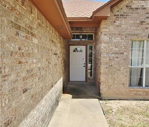 2nd image of 1801 Lauren Ln