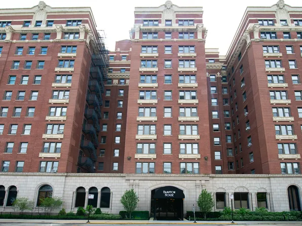 5300 S Shore Dr APT 111, Chicago, IL 60615