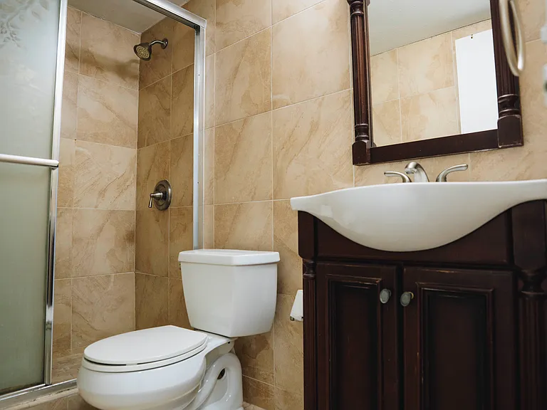 2000 NE 135th St #410 — Photo 31