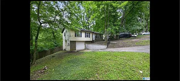 1613 Barrington Ln NE — Photo 23