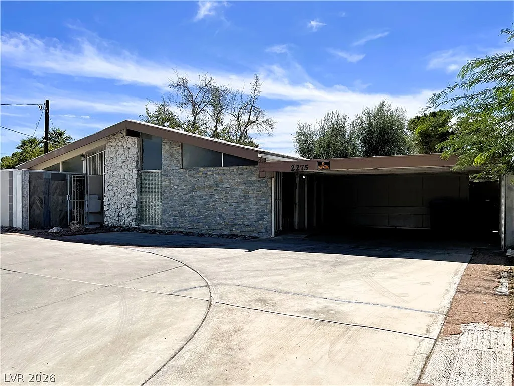 4 bed, 2.5 bath, 1700 sqft, $2,200 — Photo 3