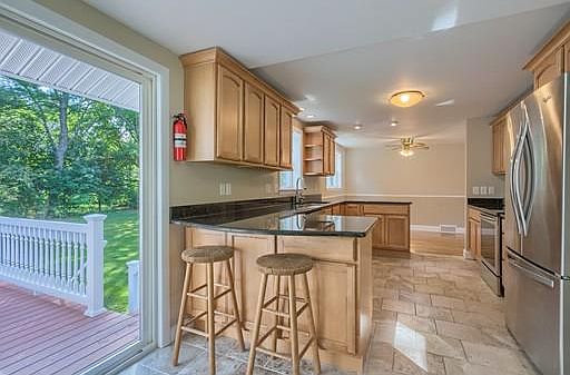 4th image of 89 Charlton St