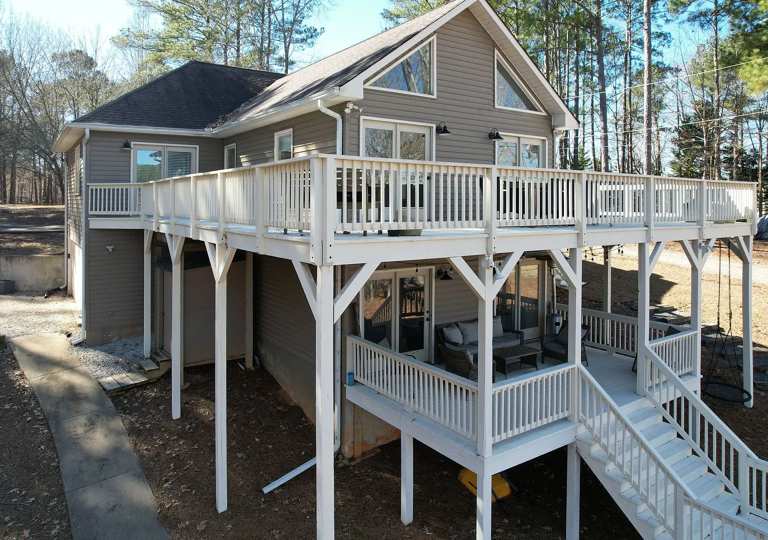 Lakefront Oconee Home — Photo 2