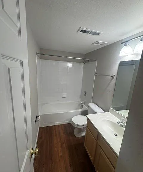 1969 Greenglen Dr #303 — Photo 11