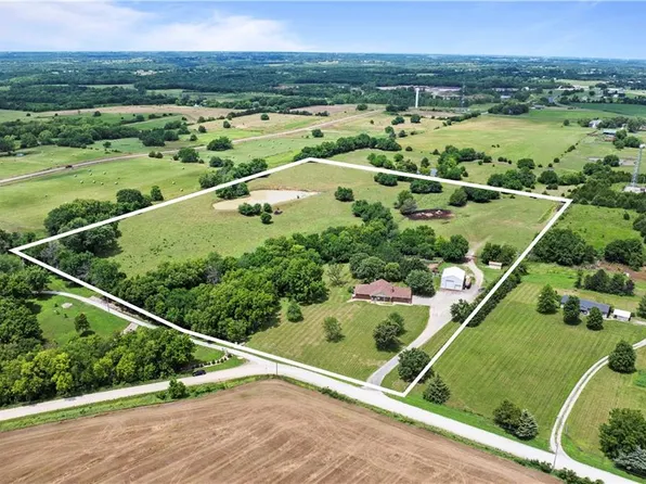 23276 Evans Rd, Tonganoxie, KS 66086