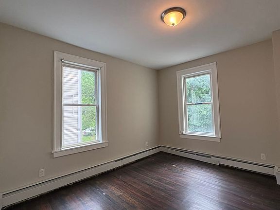 3rd image of 126 Oak St #4
