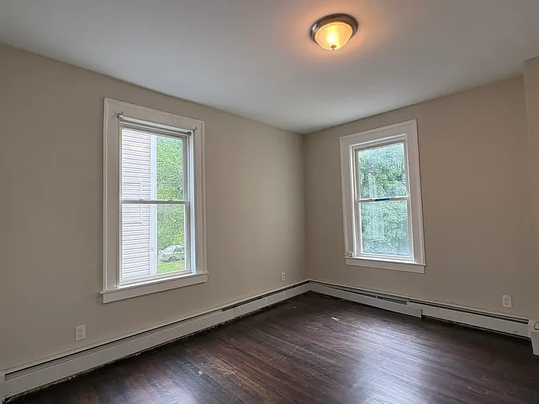 126 Oak St #4 — Photo 3