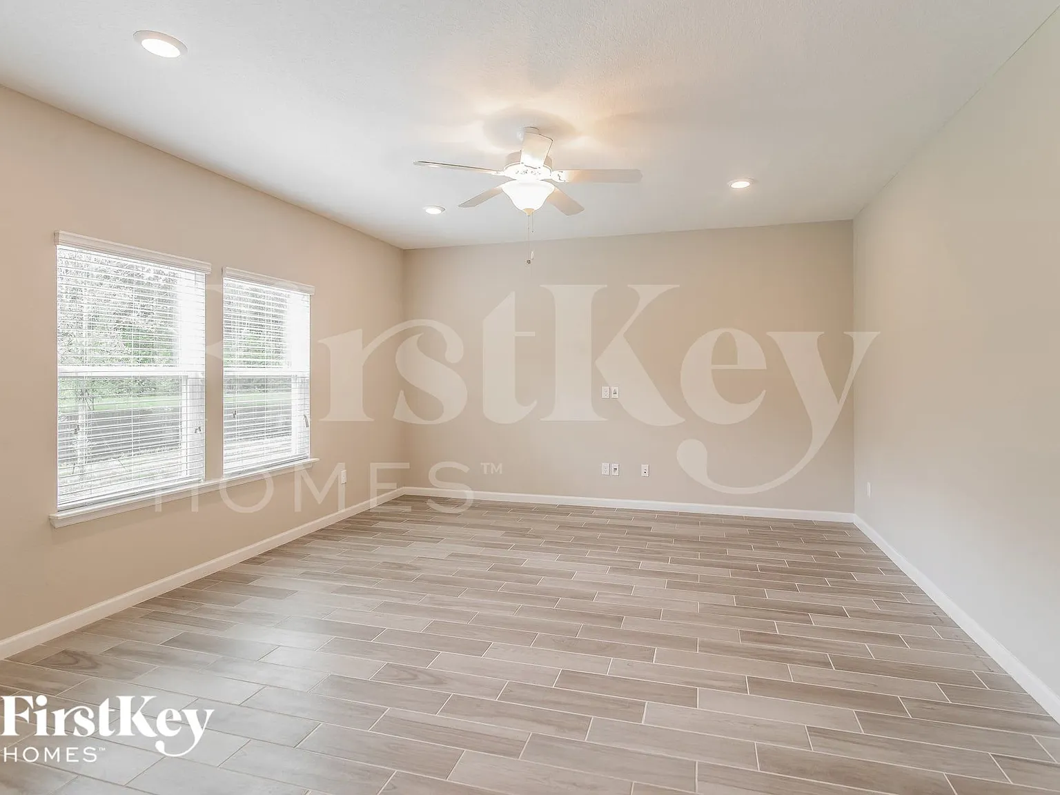 4 bed, 2.0 bath, 2358 sqft, $2,270 — Photo 3