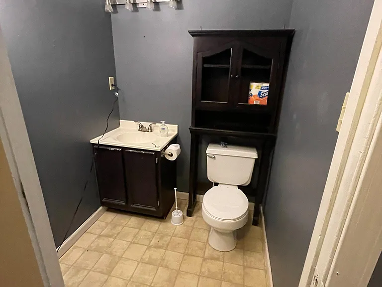 31 Norris Ave — Photo 2