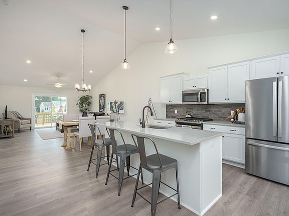 4th image of 1420 N Village Cir