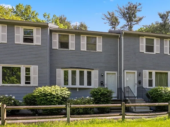 801 Robbins Ave APT 4, Dracut, MA 01826