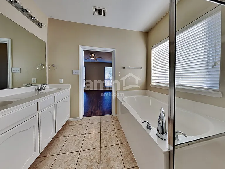 86 N Highland Dr — Photo 11