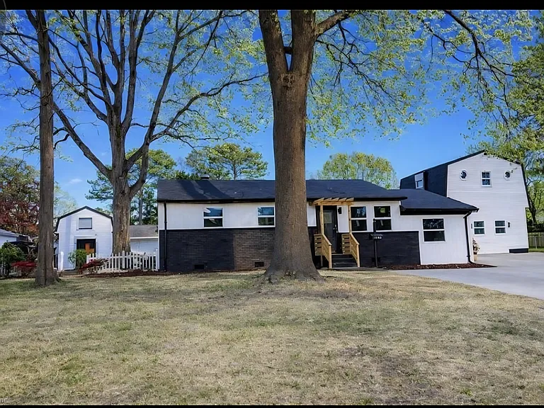 1203 Baskerville Ln — Photo 15
