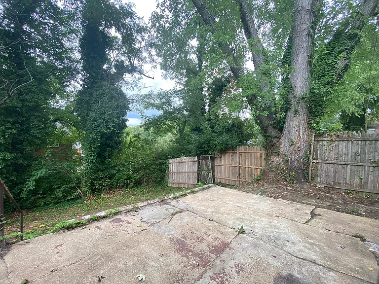 2301 Houston St — Photo 11