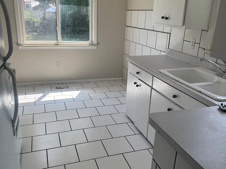 21610 Sussex Ave — Photo 8