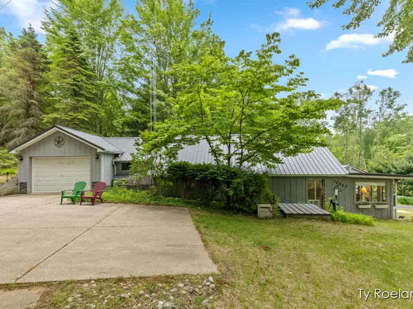 10667 220th Ave, Big Rapids, MI 49307