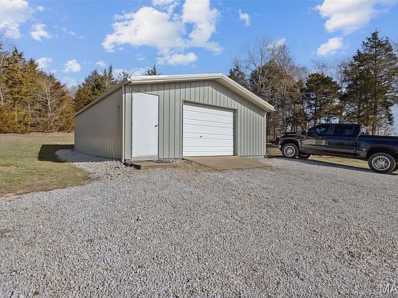 3rd image of 10179 Vine Rd