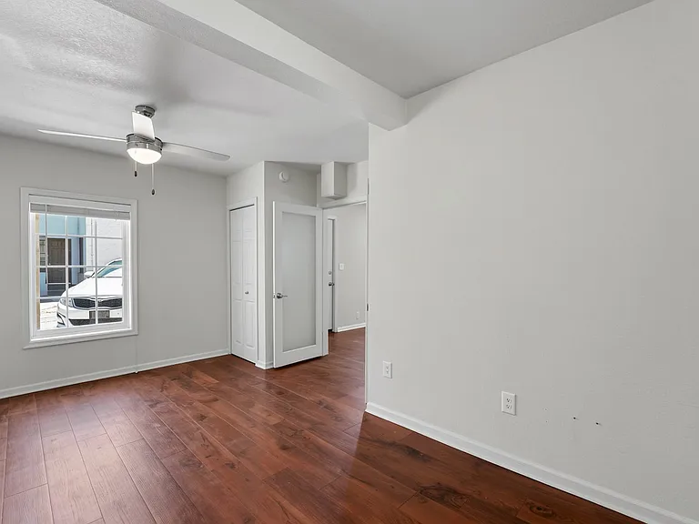 342 W Culver St #7 — Photo 15