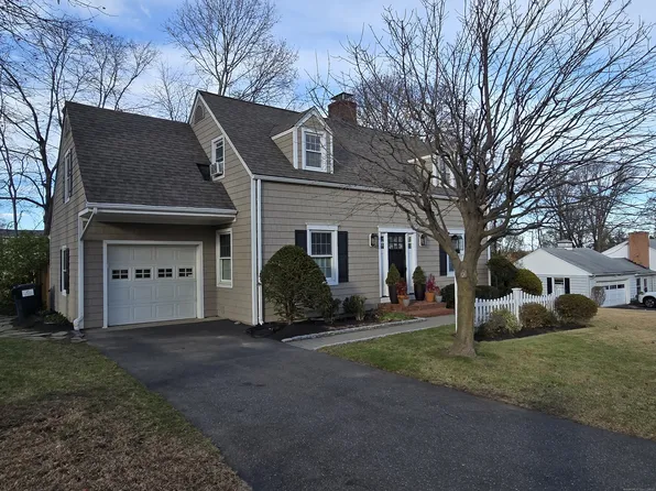 15 Ezra Road, Danbury, CT 06811