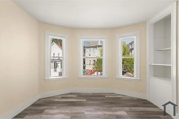 3 bed, 1250 sqft, $3,300 — Photo 2