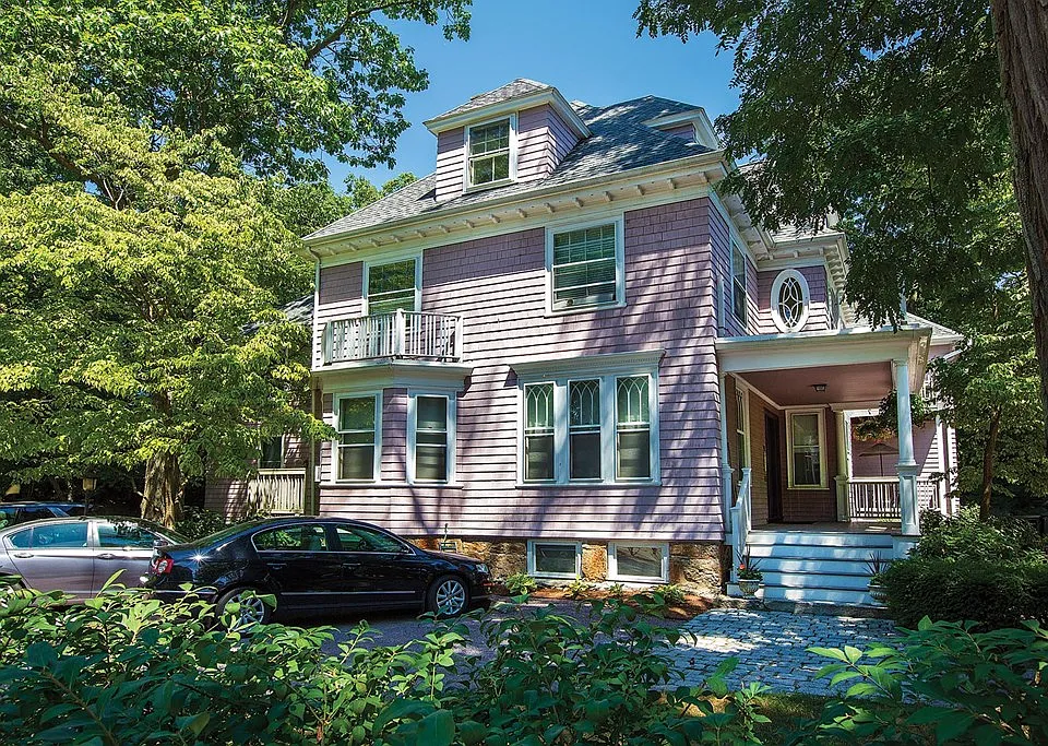 140 Kilsyth Rd #4