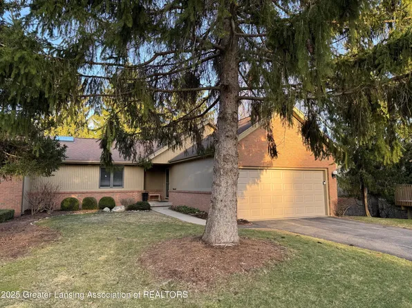 5252 Golden Cir, East Lansing, MI 48823