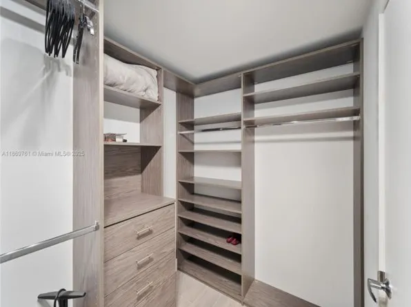 16385 Biscayne Blvd #1901, North Miami Beach, FL 33160