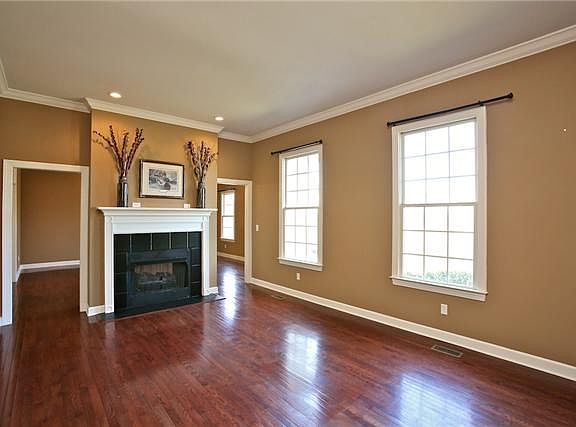 5th image of 421 Nichols Ln