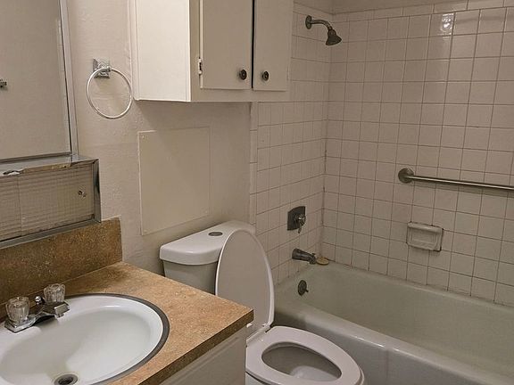5th image of 309 Sunset Ln APT C