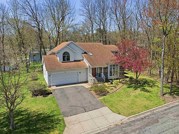 4th image of 208 GREENWOOD DRIVE