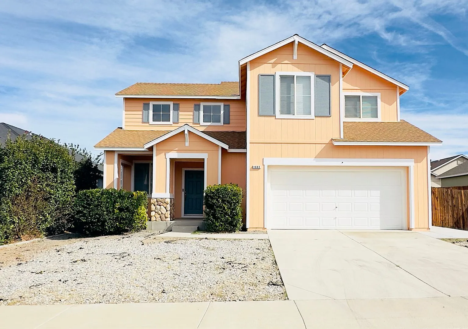 Charming 3 Bedroom — Photo 2