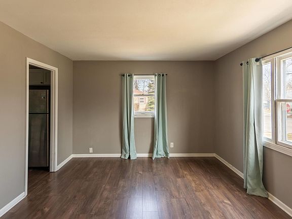 3rd image of 1068 Leith Ave