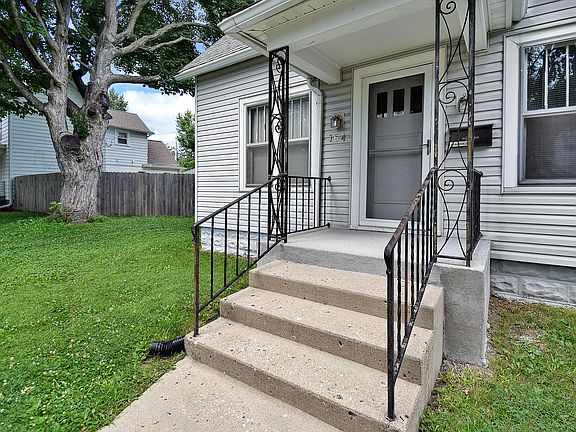 2nd image of 164 N Oak St