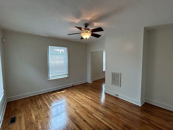 3rd image of 1609 W Club Blvd #11