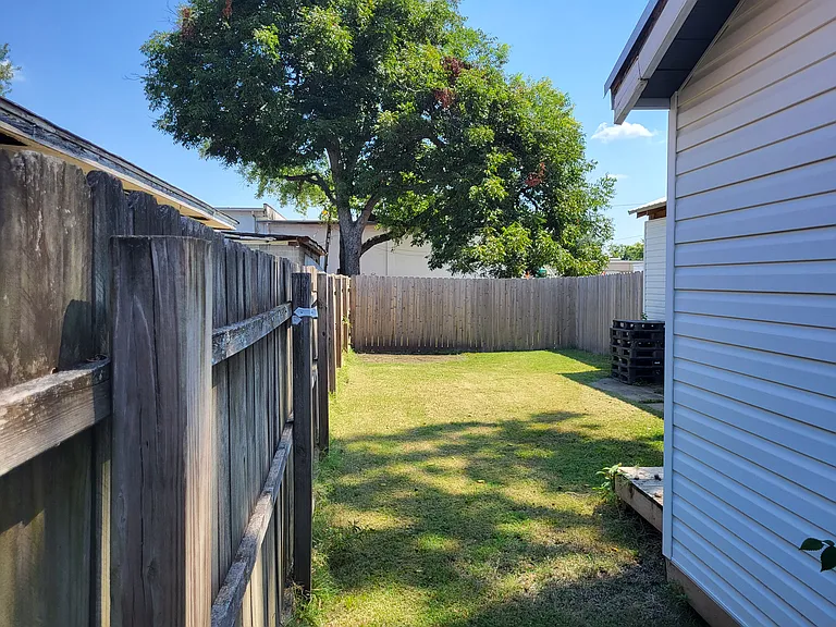 1000 N Poplar St #A — Photo 16