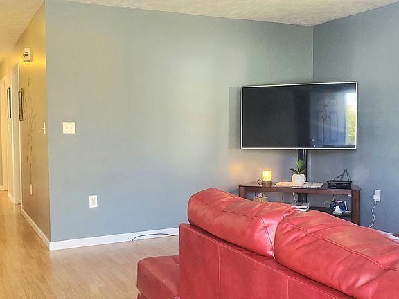 4th image of 141 Cherry St