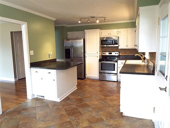 4th image of 3014 Blossom Ln