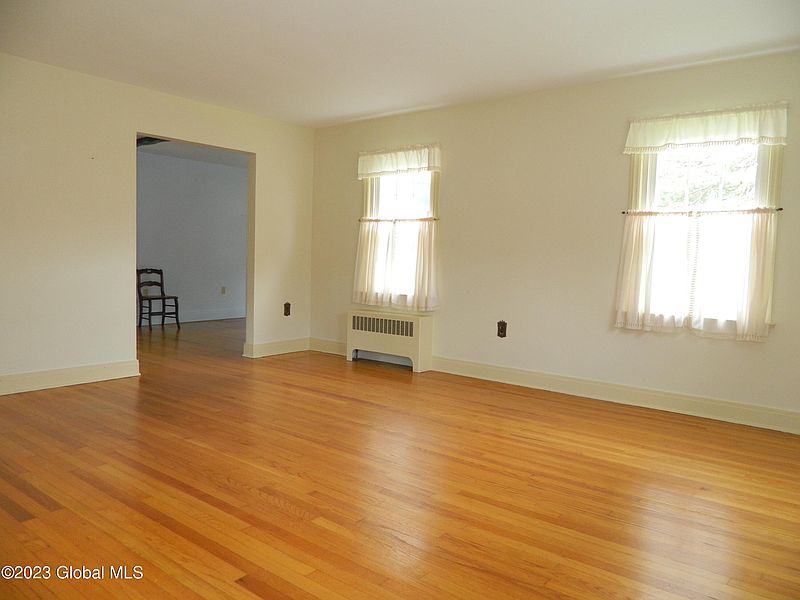 4th image of 16 Highland Court