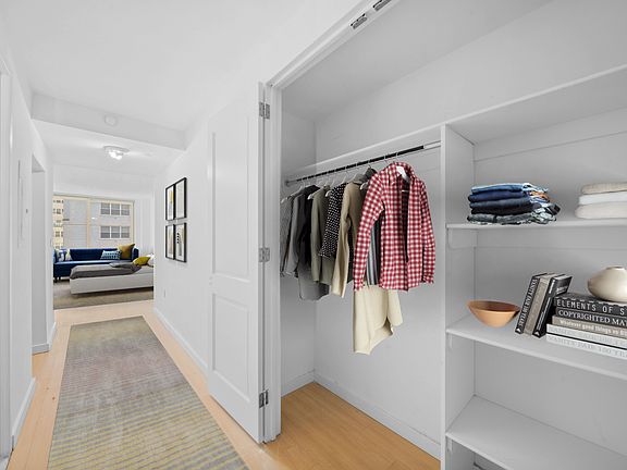 3rd image of 260 W 54th St APT 19H