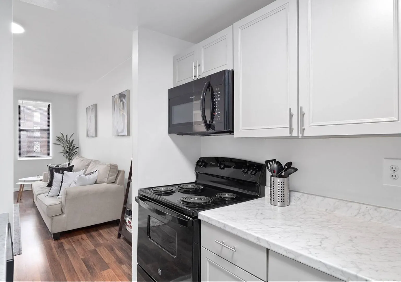 Pershing Properties — Photo 4