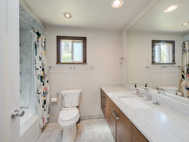 6216 45th Ave NE — Photo 7
