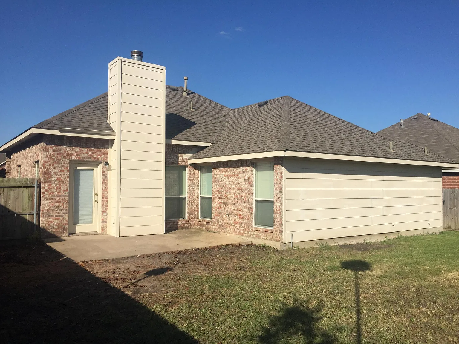 3 bed, 1276 sqft, $1,925 — Photo 2