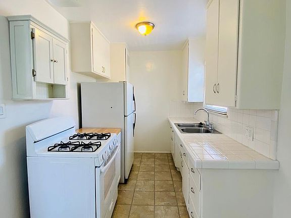 3rd image of 1025 17th St #1025